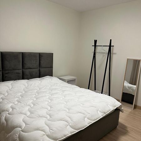 White Apartment, In The Center Of Tiranë Luaran gambar