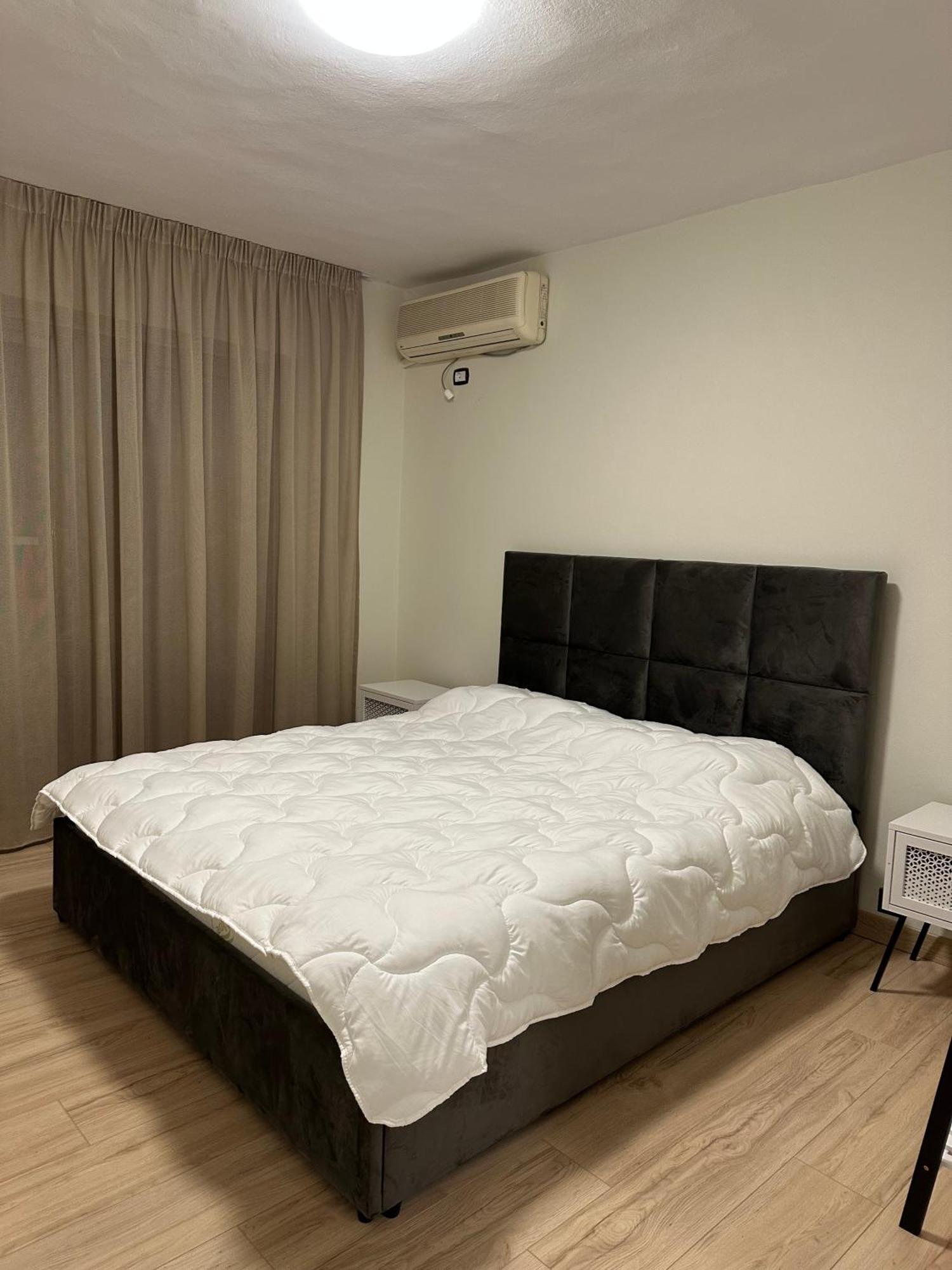 White Apartment, In The Center Of Tiranë Luaran gambar